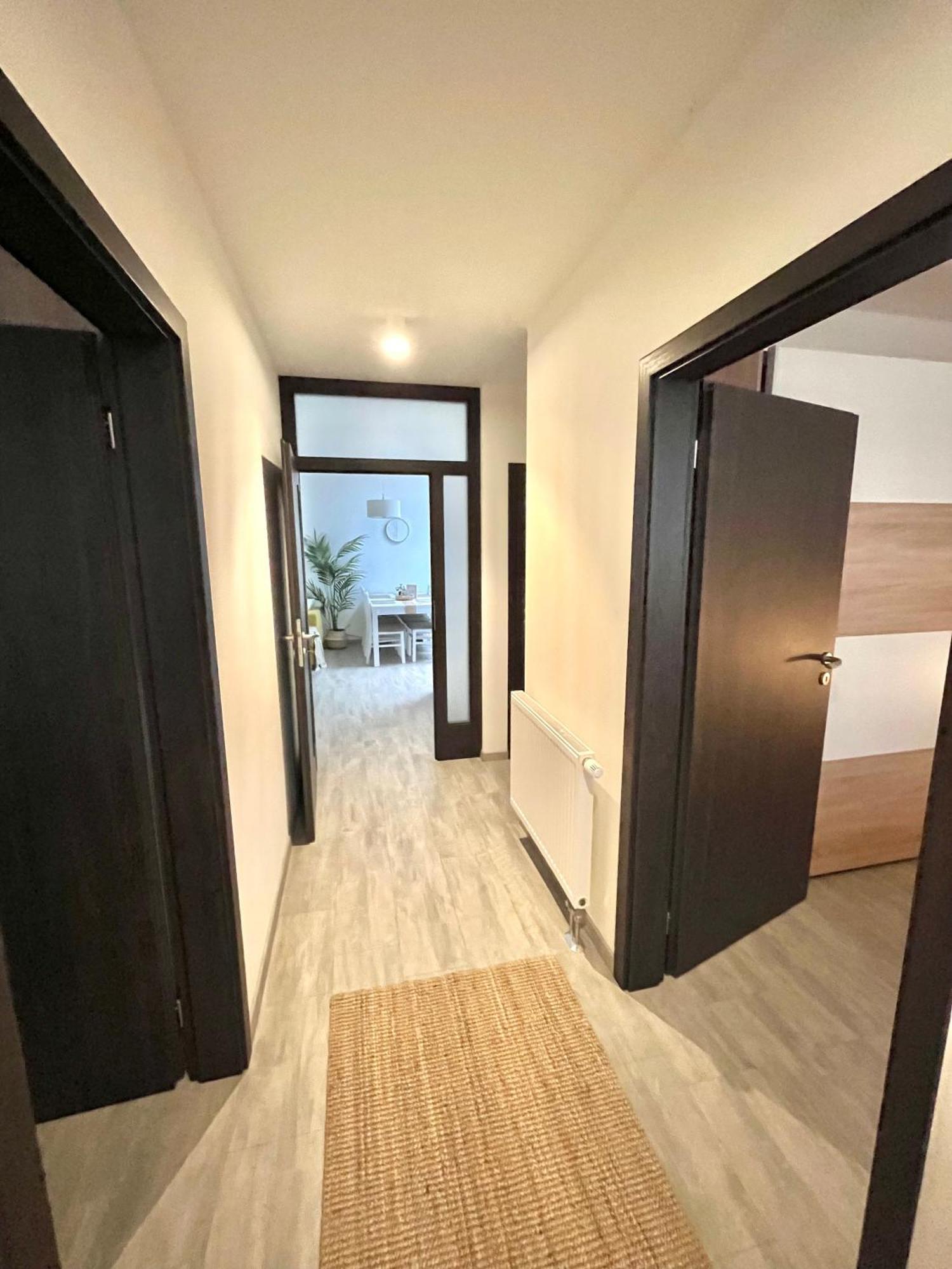 The Elite Suite Downtown 2- Bedroom Apt Ac & Garage Parking Bratislava Ngoại thất bức ảnh