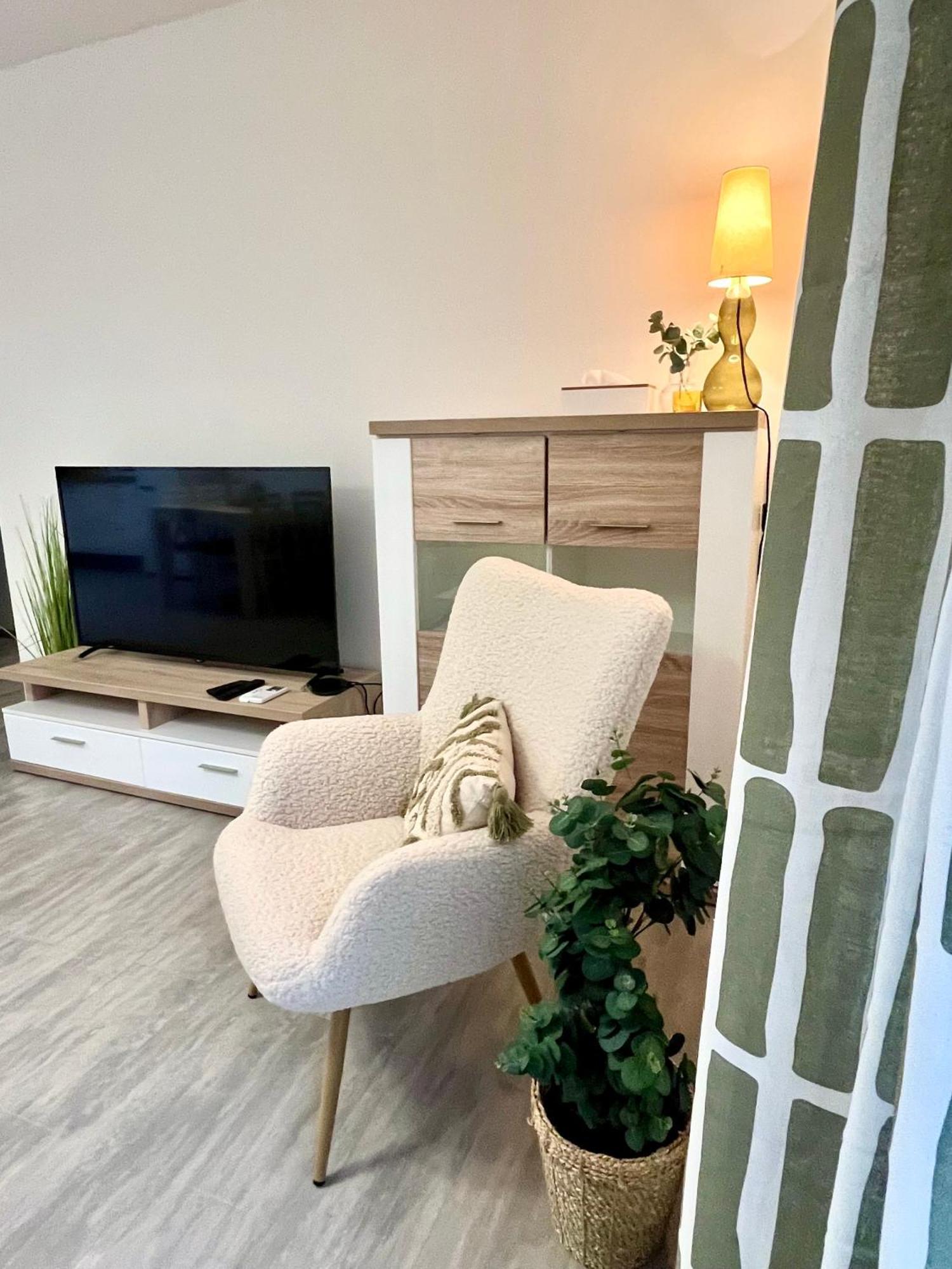 The Elite Suite Downtown 2- Bedroom Apt Ac & Garage Parking Bratislava Ngoại thất bức ảnh