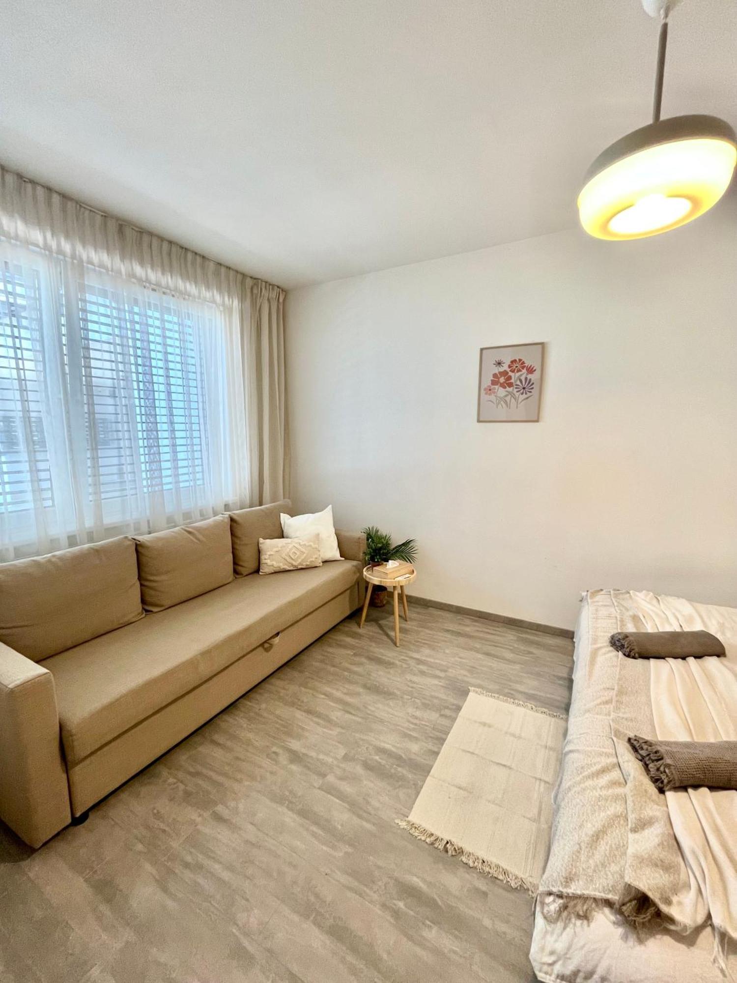 The Elite Suite Downtown 2- Bedroom Apt Ac & Garage Parking Bratislava Ngoại thất bức ảnh