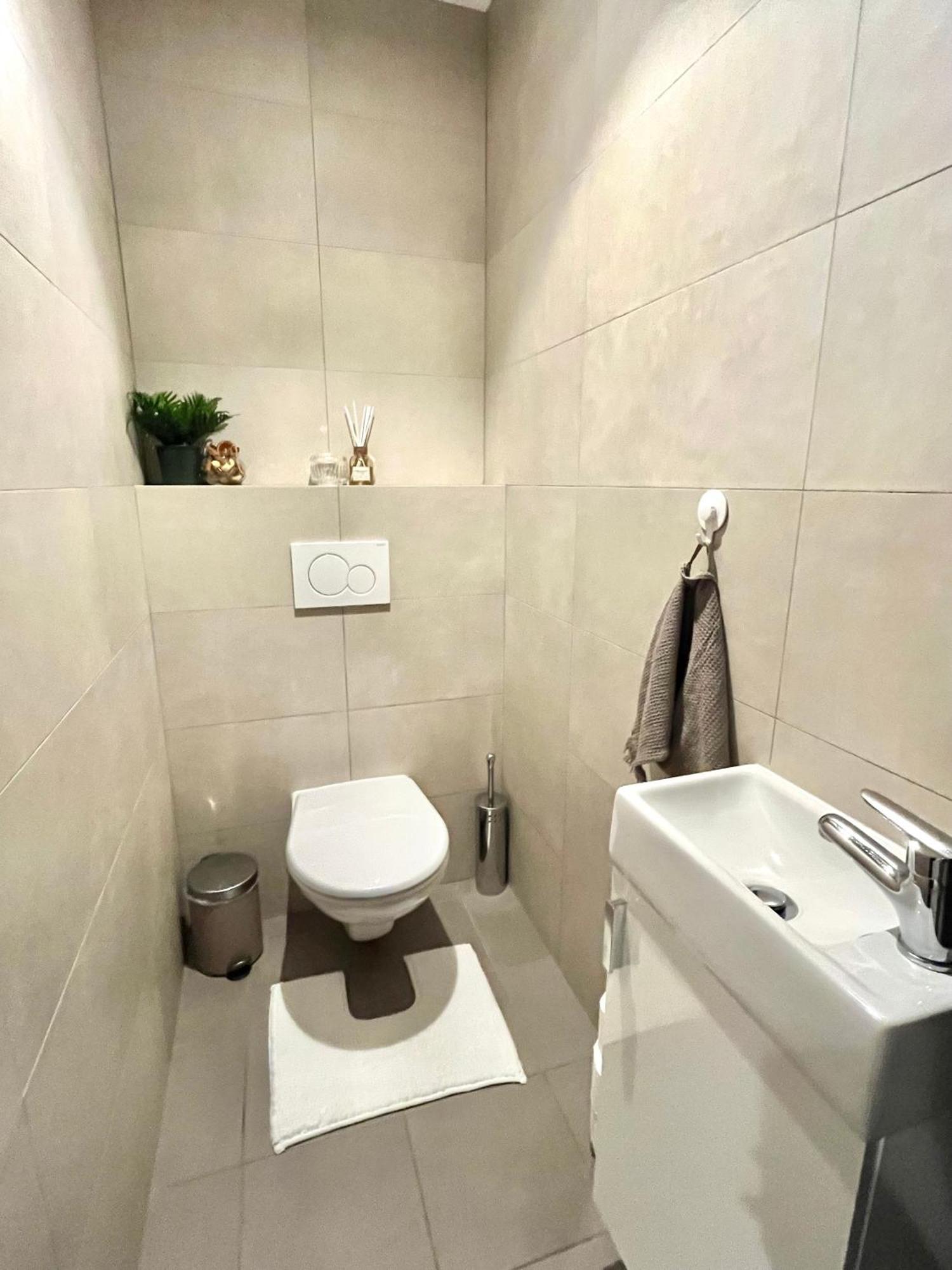 The Elite Suite Downtown 2- Bedroom Apt Ac & Garage Parking Bratislava Ngoại thất bức ảnh